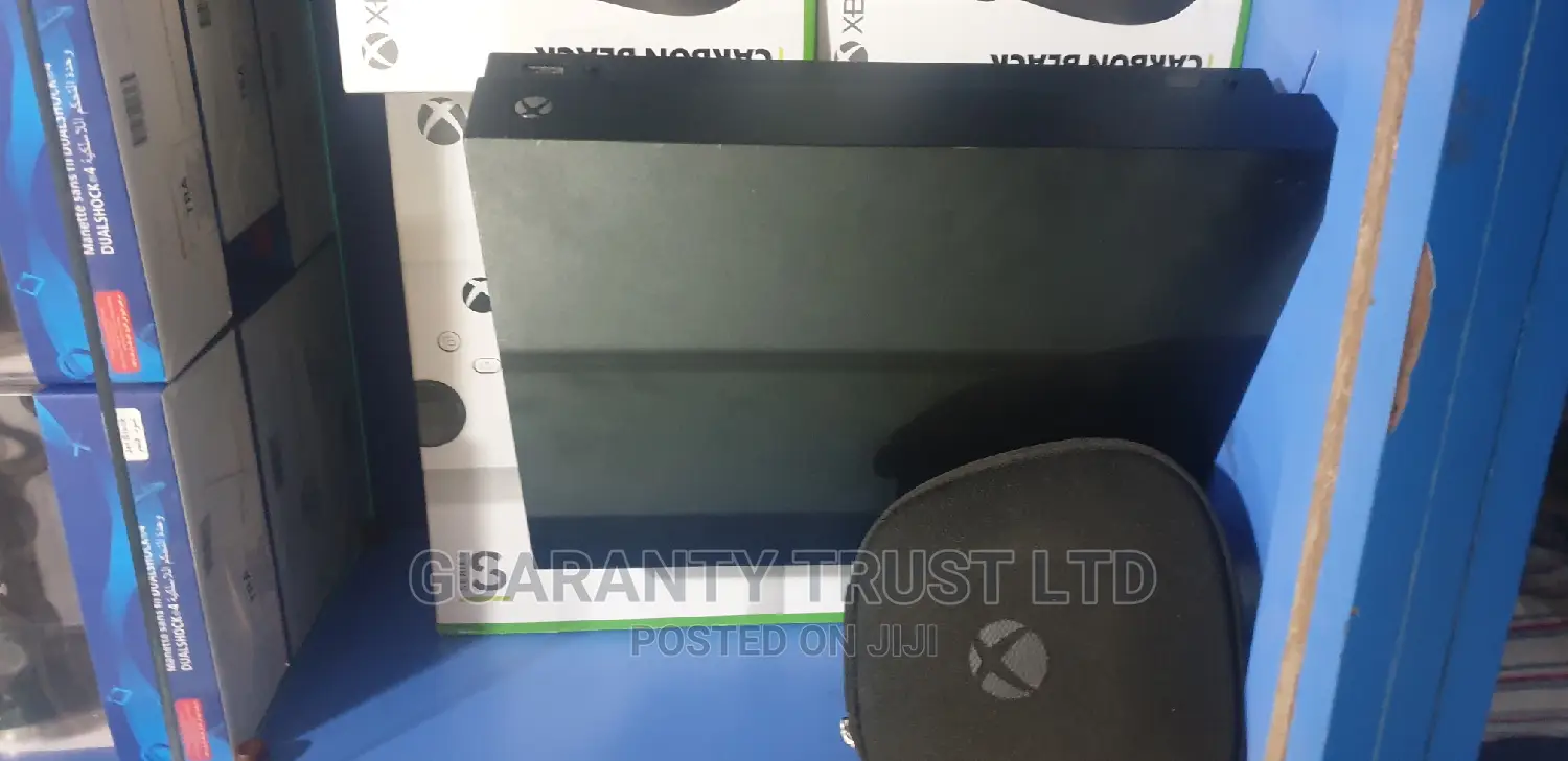 Microsoft Xbox One X 1tb 4k Console + Game