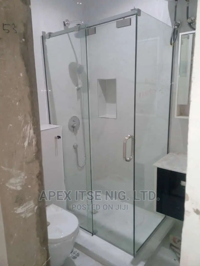 Grade 10mm Shower Cubicle