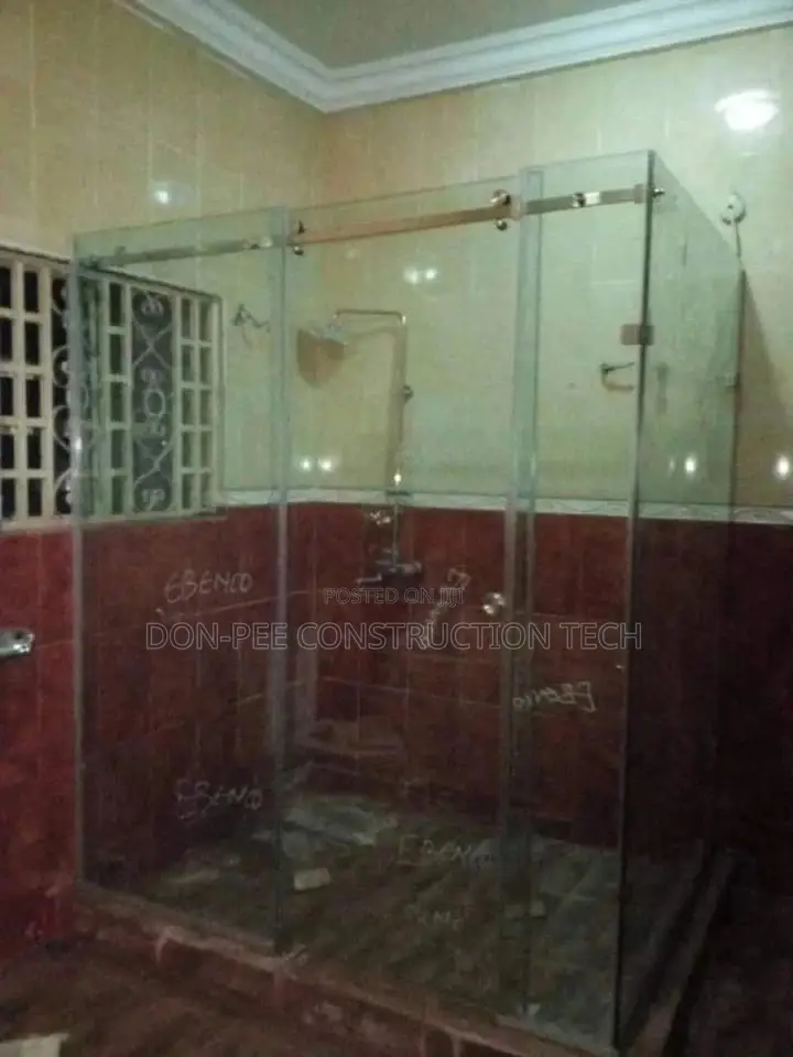 Frameless Glass Shower Cubicle