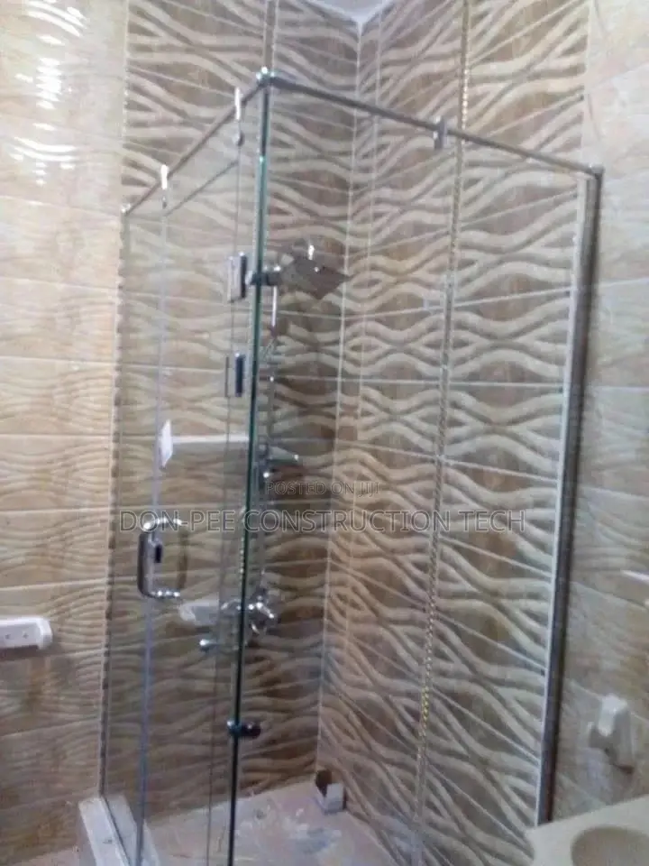 Frameless Glass Shower Cubicle