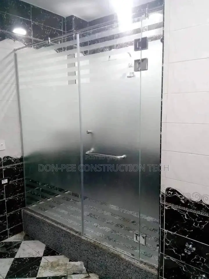 Frameless Glass Shower Cubicle