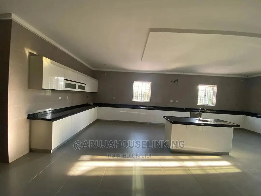 Furnished 8bdrm Mansion in Maitama Abuja for sale