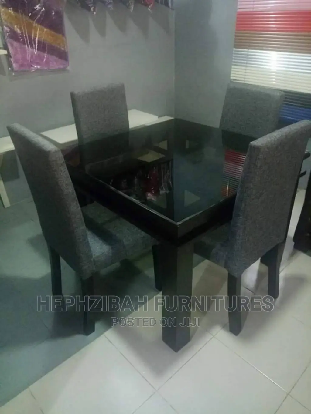 4 Seaters Dinning Set With Glass Top