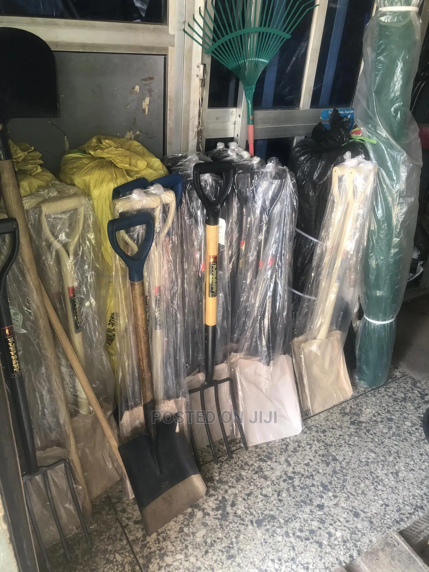 Spade and Shovel in Bulk Original