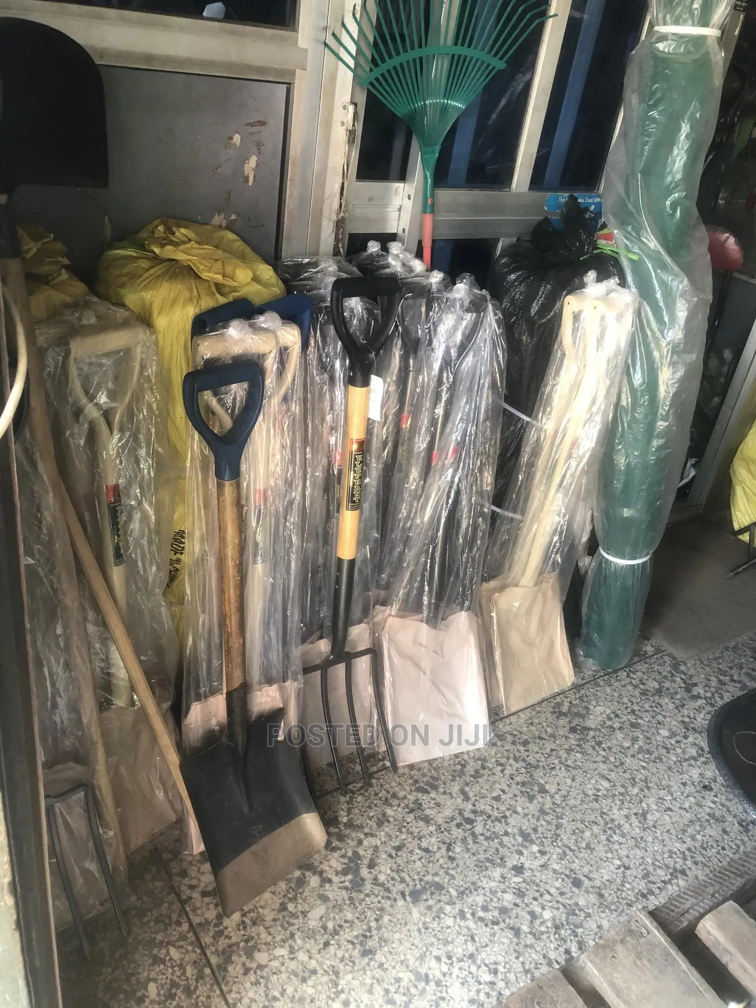 Spade and Shovel in Bulk Original