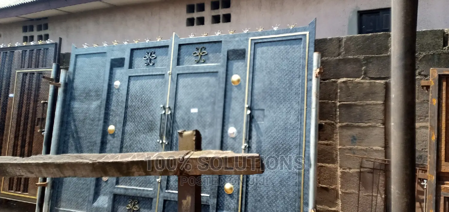 Checker Plate/Special Design Gates for Sales. Size:12ftby8ft
