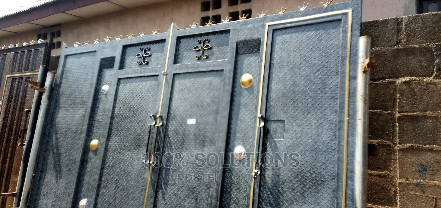 Checker Plate/Special Design Gates for Sales. Size:12ftby8ft