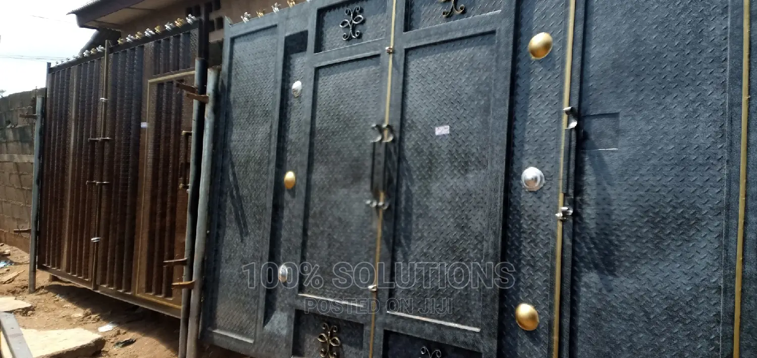 Checker Plate/Special Design Gates for Sales. Size:12ftby8ft