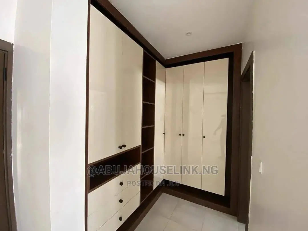 Furnished 4bdrm Duplex in Bilaad Construction for sale