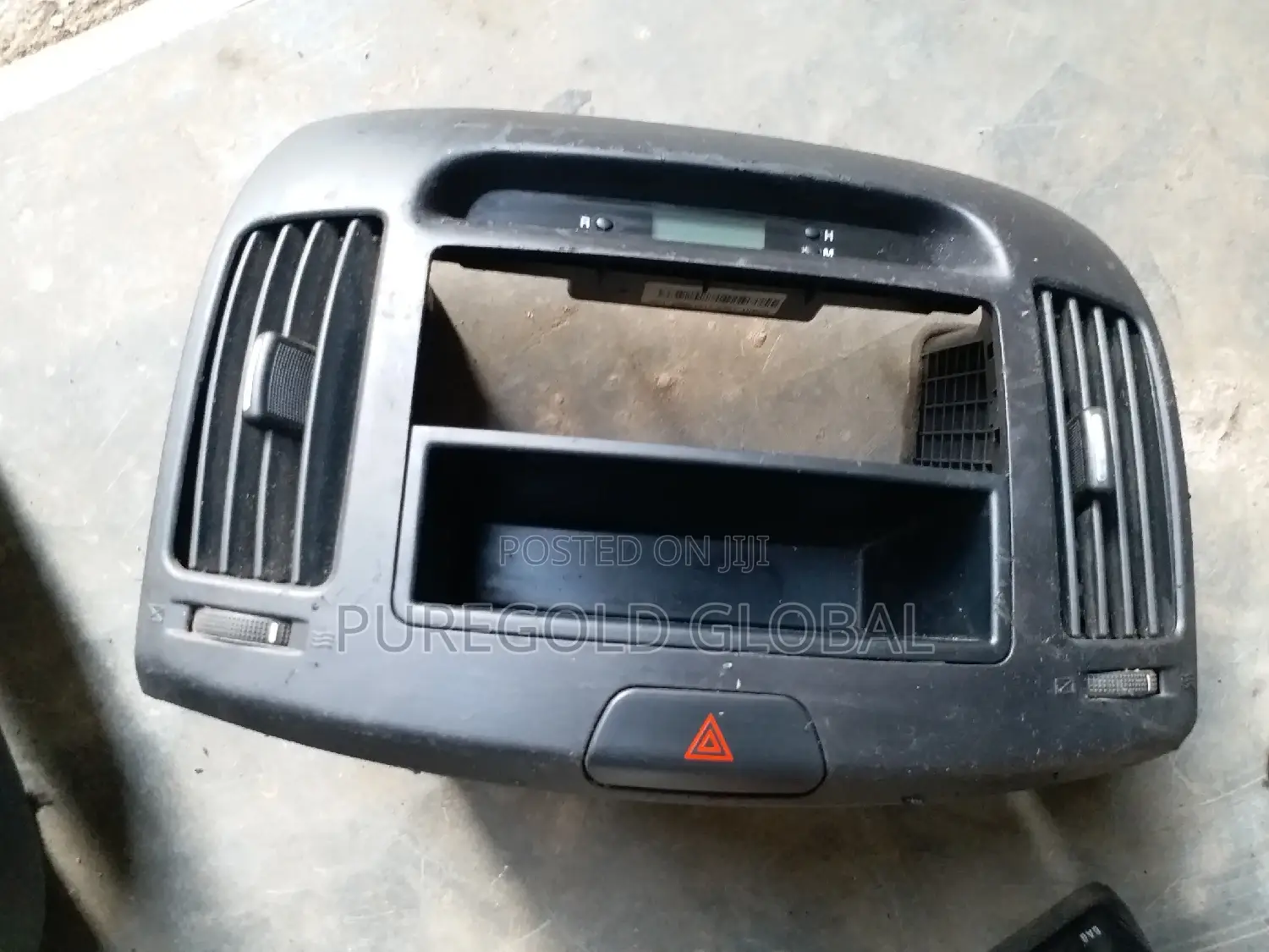 Hyundai Elantra Cassette Casing and A.C Vent