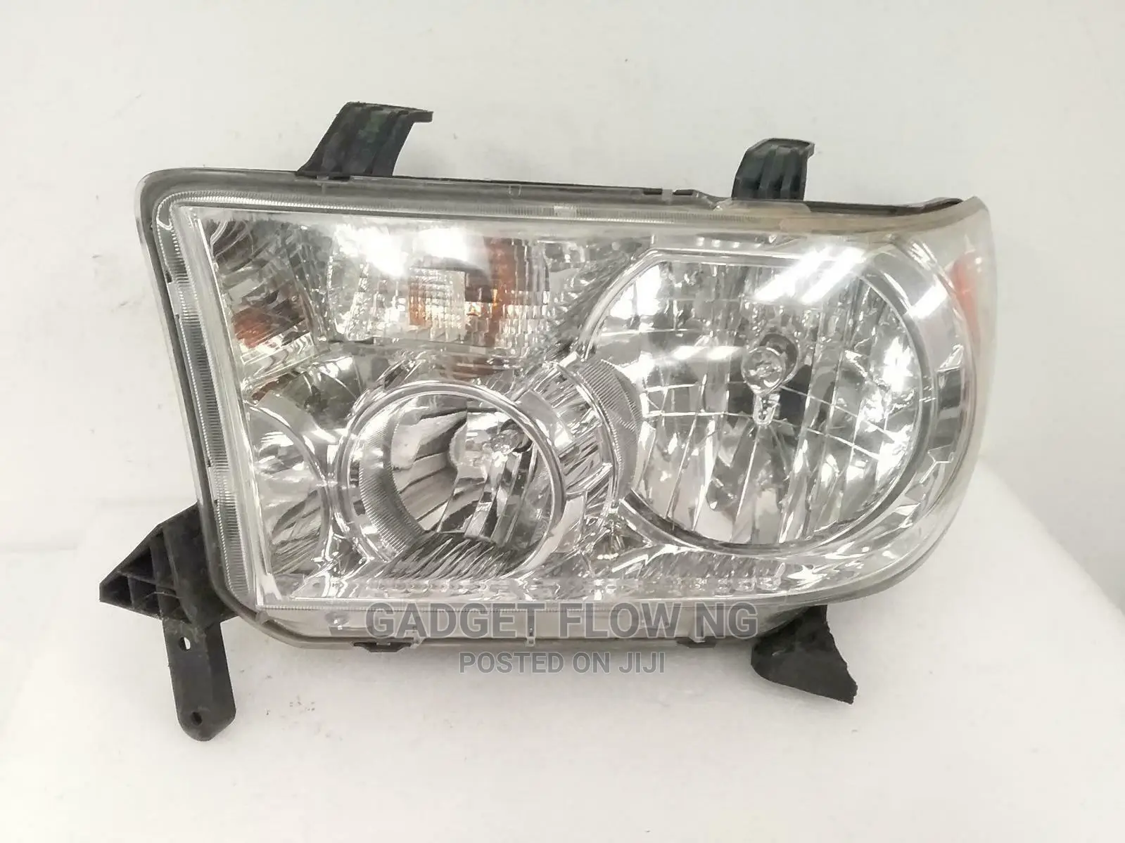 2007-2013 Toyota Tundra Headlight (Left and Right Side)