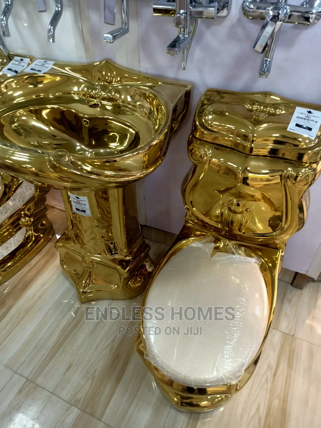 Original Executive Gold Water Closet