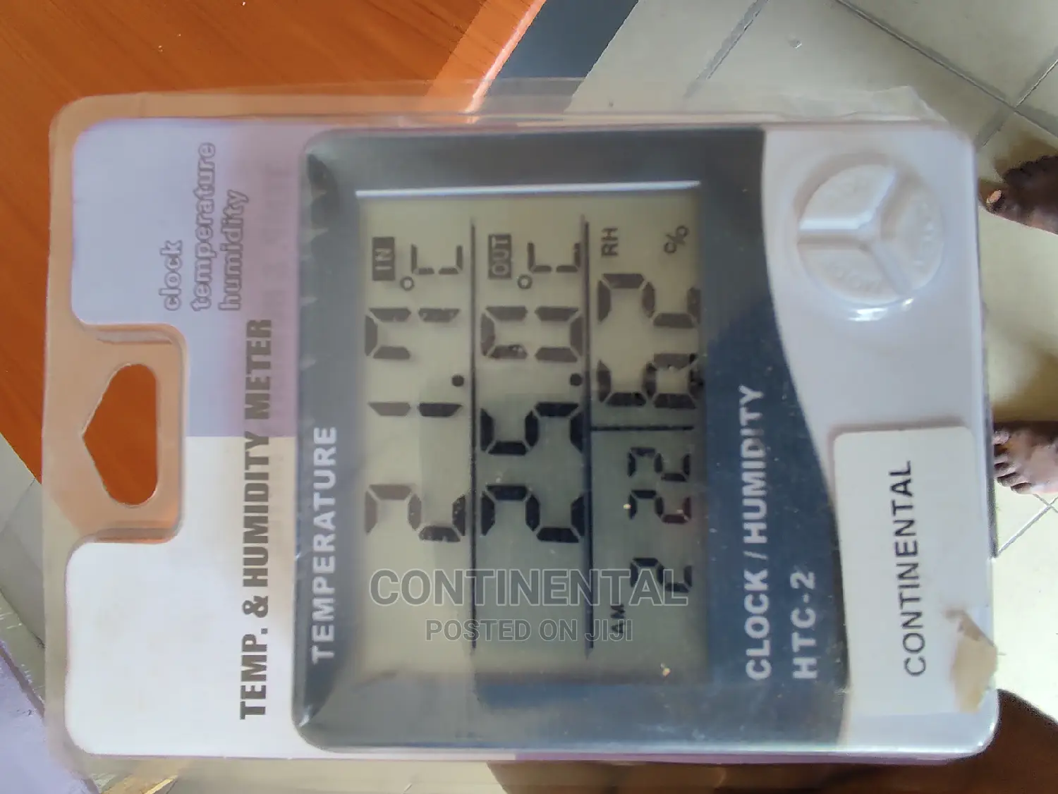 Temperature and Humidity Meter With Clock