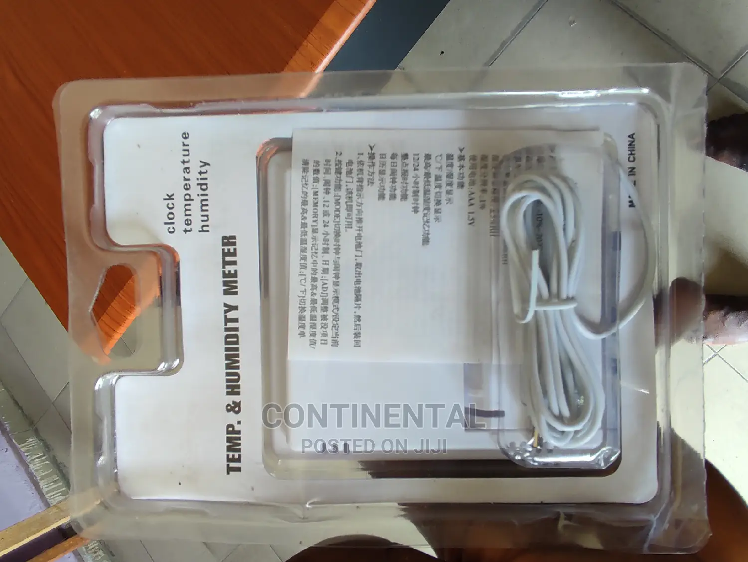 Temperature and Humidity Meter With Clock