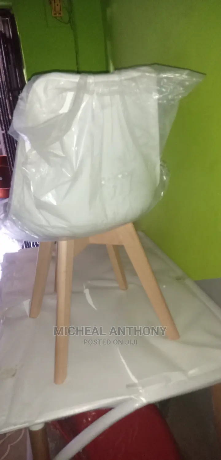 Bar Stool It Come With Strong Wood Leg