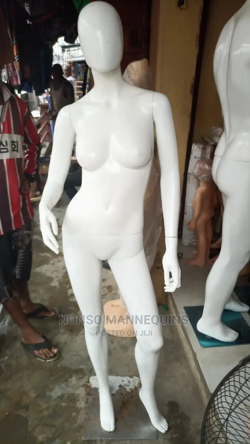 Size 8 Female Glossy White Pose Mannequins
