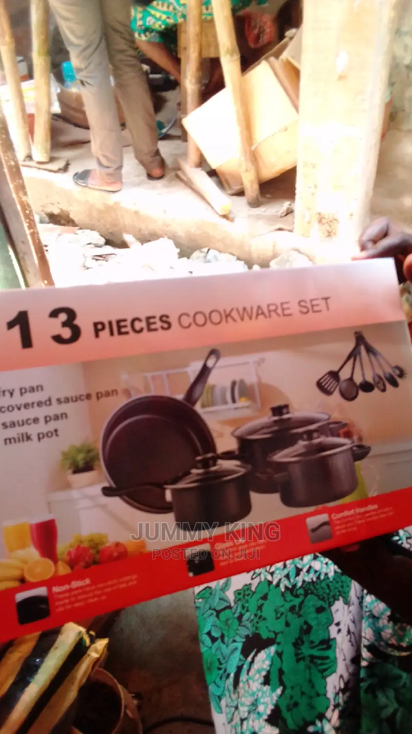 Fancy Set of Non-Stick Pots With Frying Pan