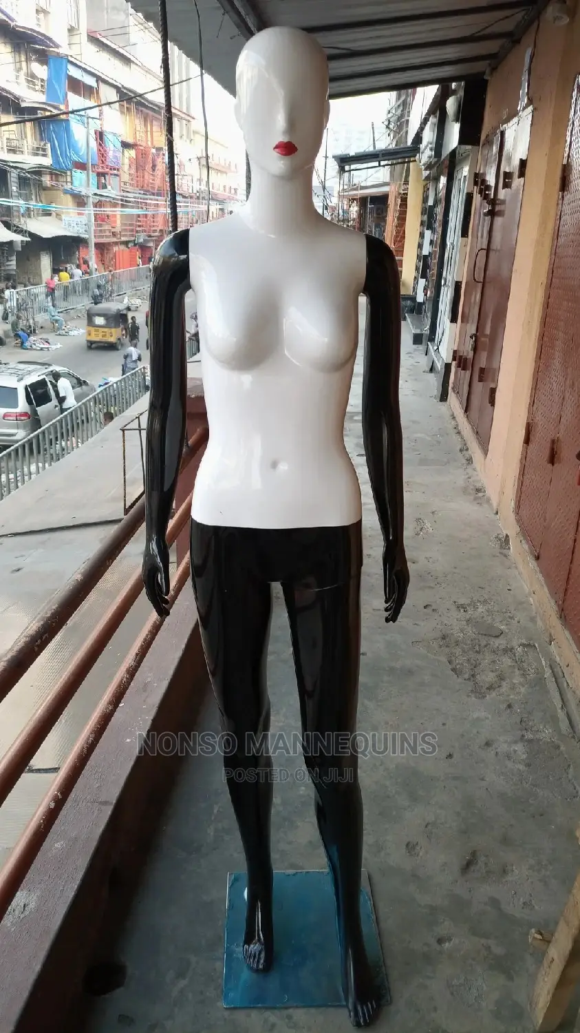 White And Black With Red Lip Stick Female Display Mannequins