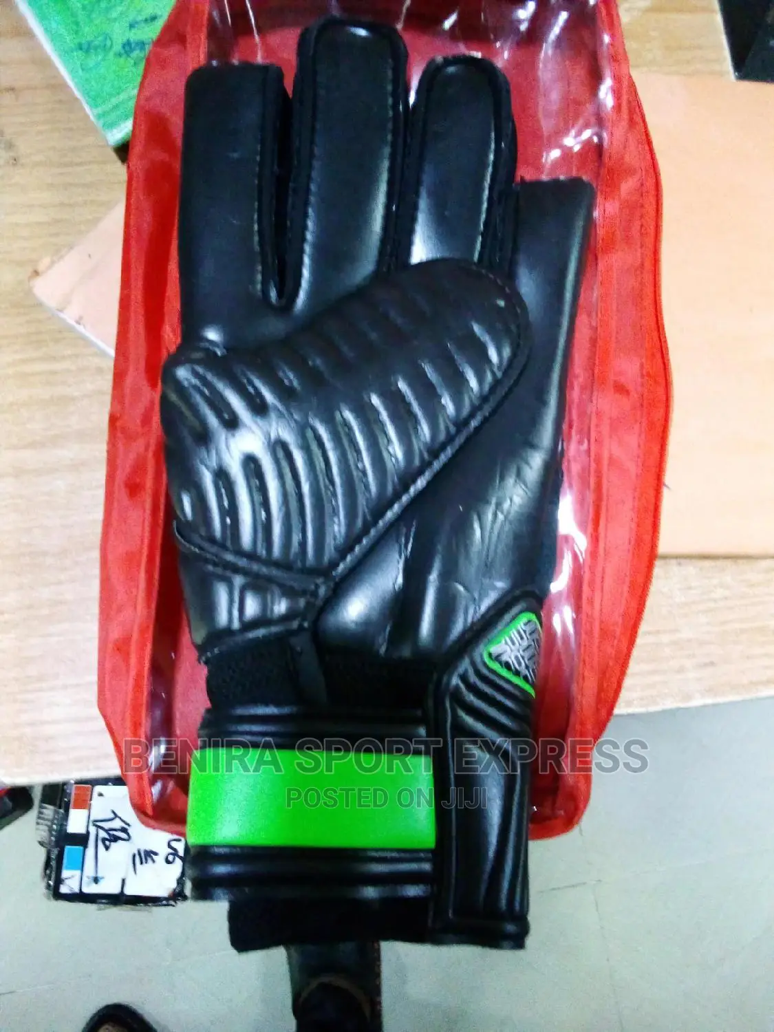 Goalkeeper Gloves With Colour Variation