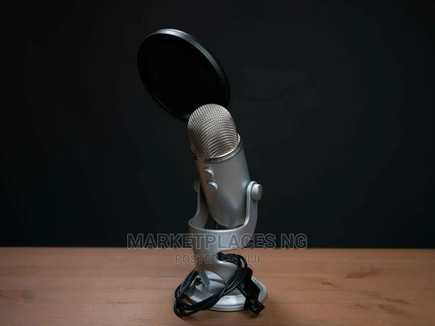 Very Clean Uk Used Blue Yeti Usb Condenser Microphone - 9/10