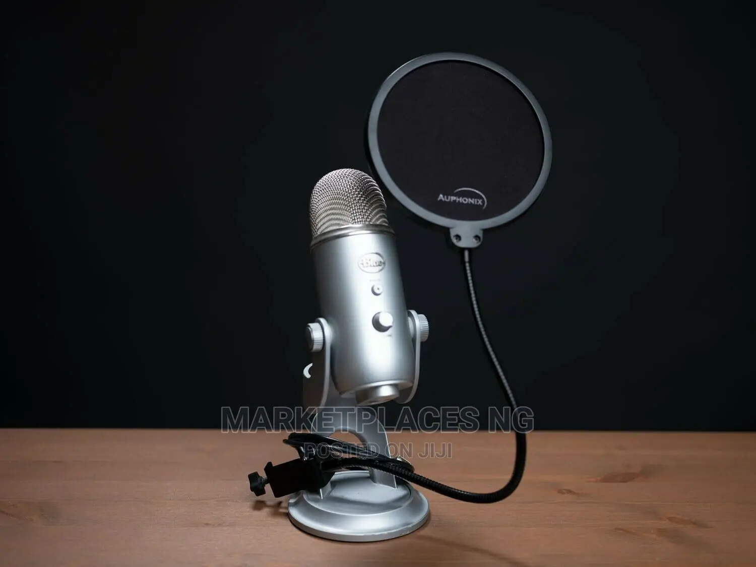 Very Clean Uk Used Blue Yeti Usb Condenser Microphone - 9/10
