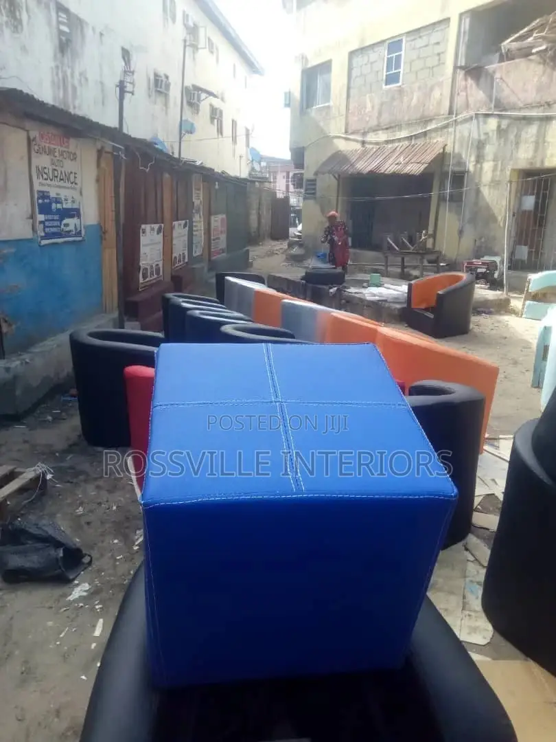 Ottomans/Poufs/Puffs