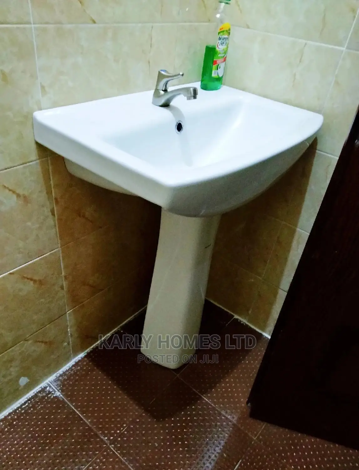 Square England Basin With Pedestal