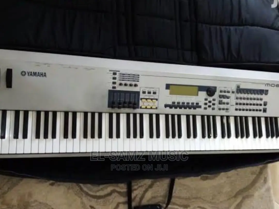 Yamaha Motif Mo8 Keyboard