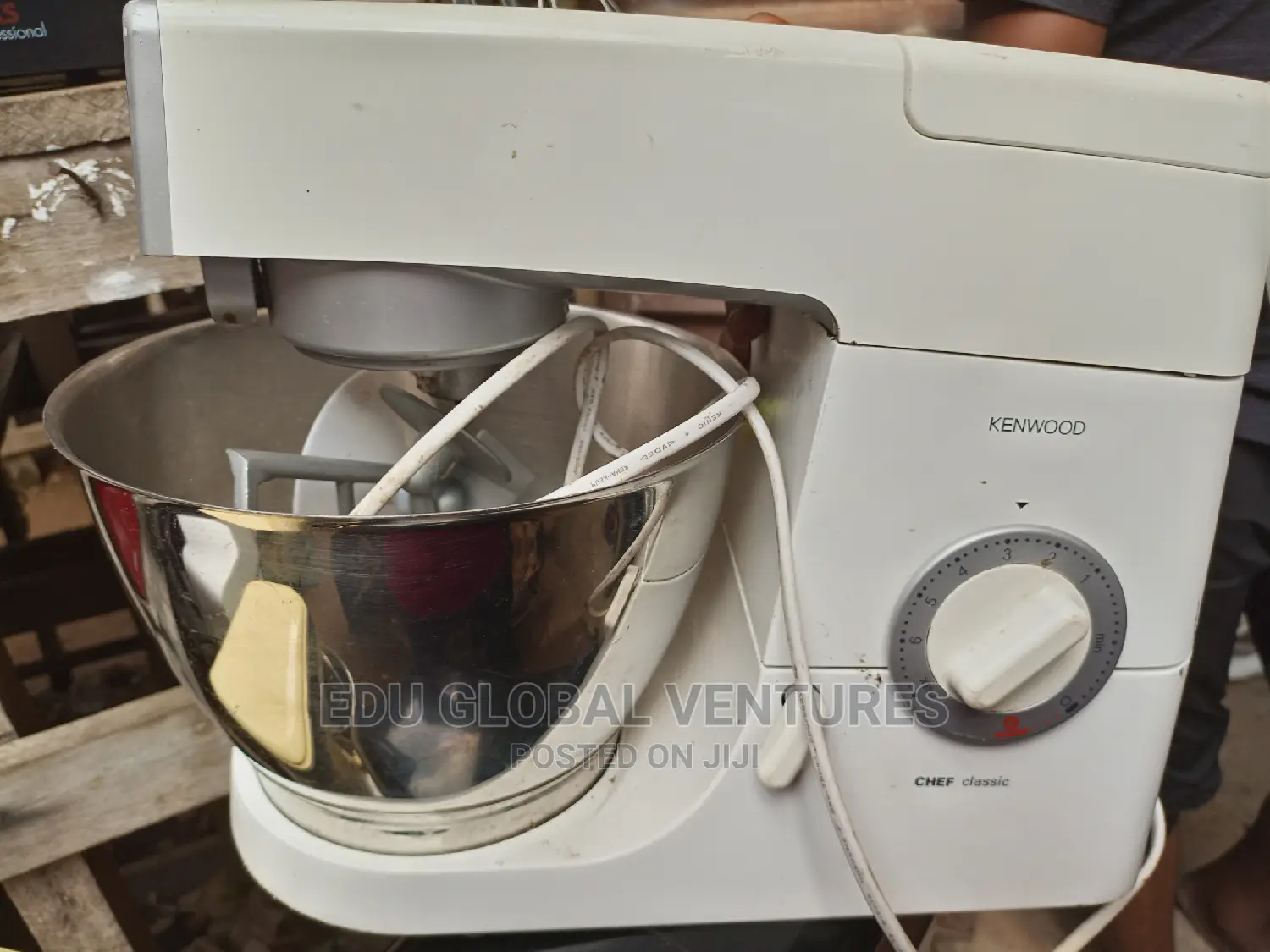 Kenwood Chef Classic Stand Mixer 5litres Stainless, 1000w.