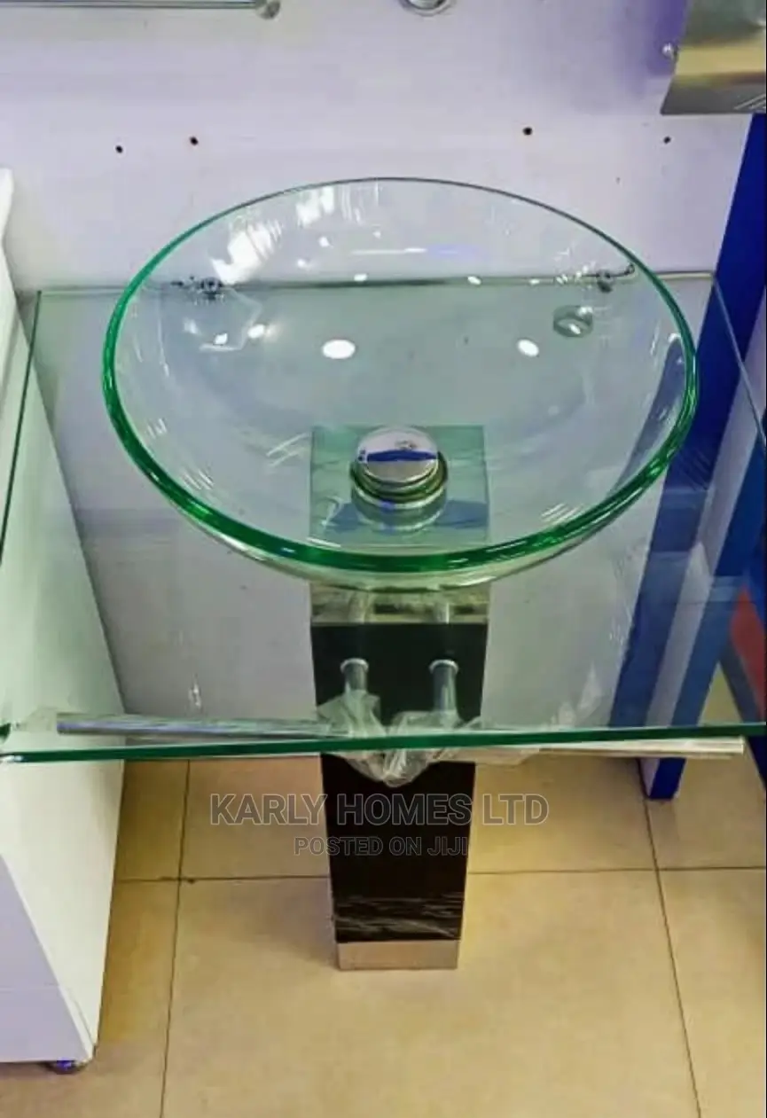 New Designed Executive Transparent Glass Bas