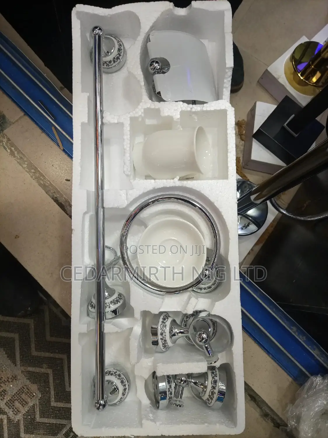 UN Crystal Bathroom Accessories