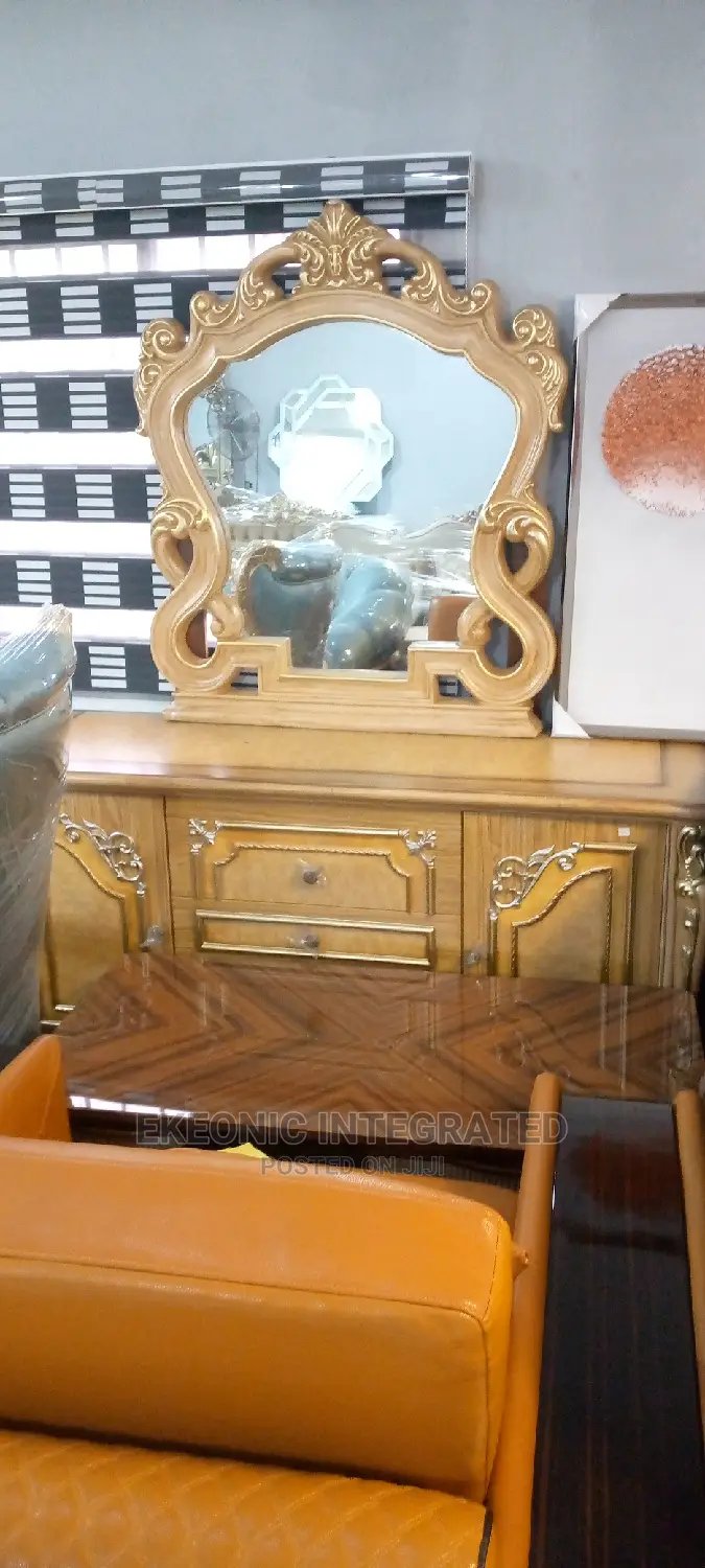 Royal Dressing Mirror Council