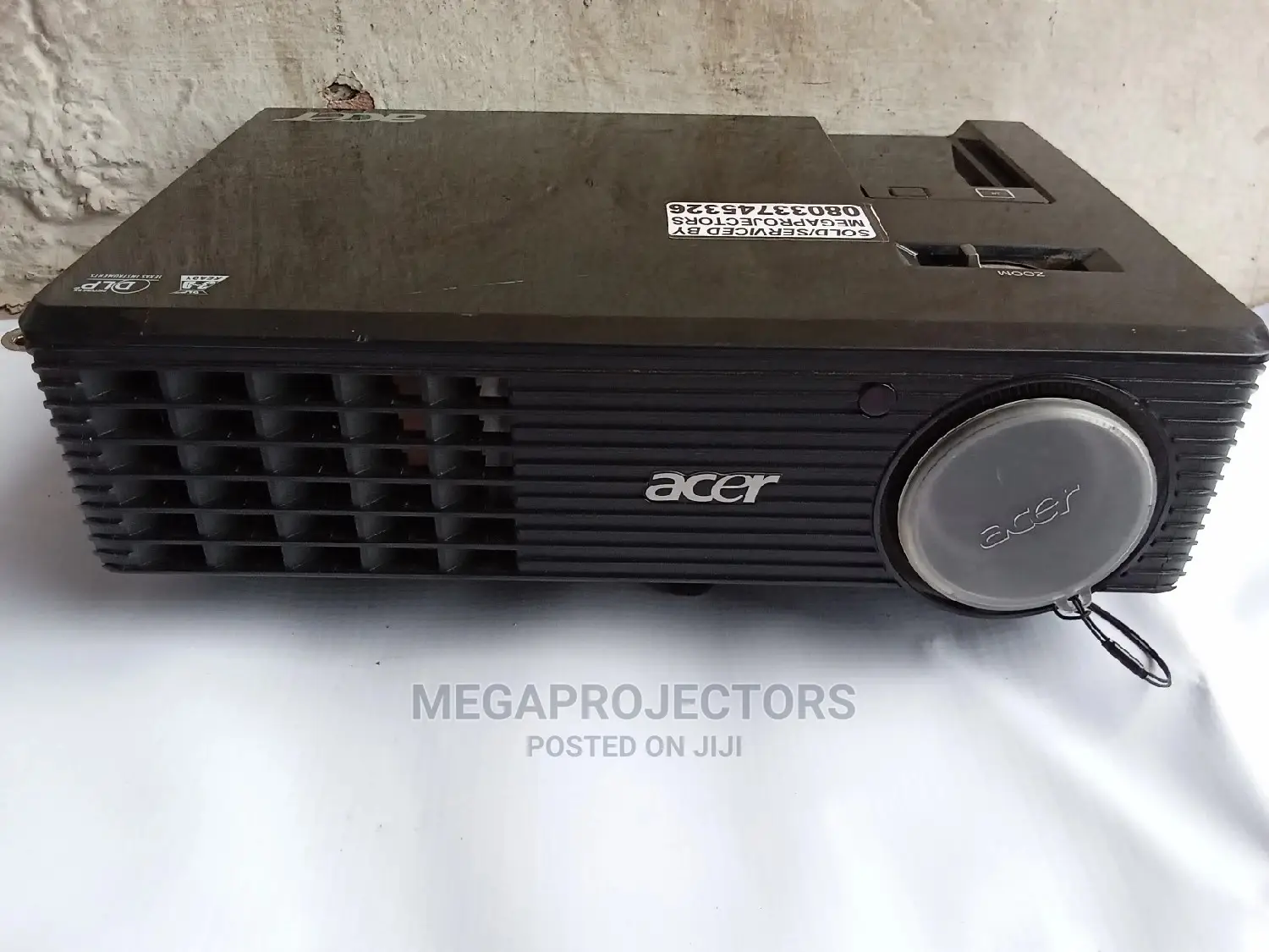 Highly Unique Fairly Used Acer DSV0817 Projector