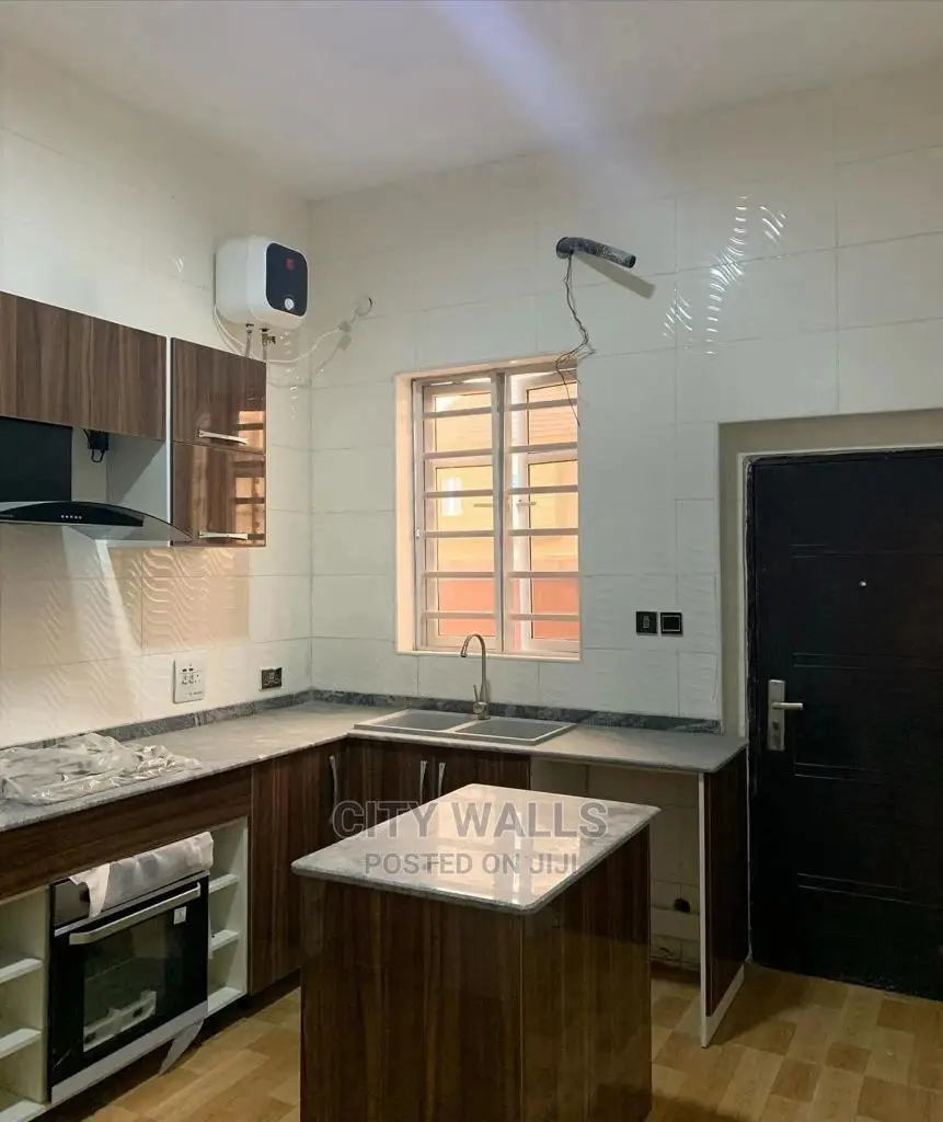 4bdrm Townhouse/Terrace in Leon Homes, Chevron for Sale