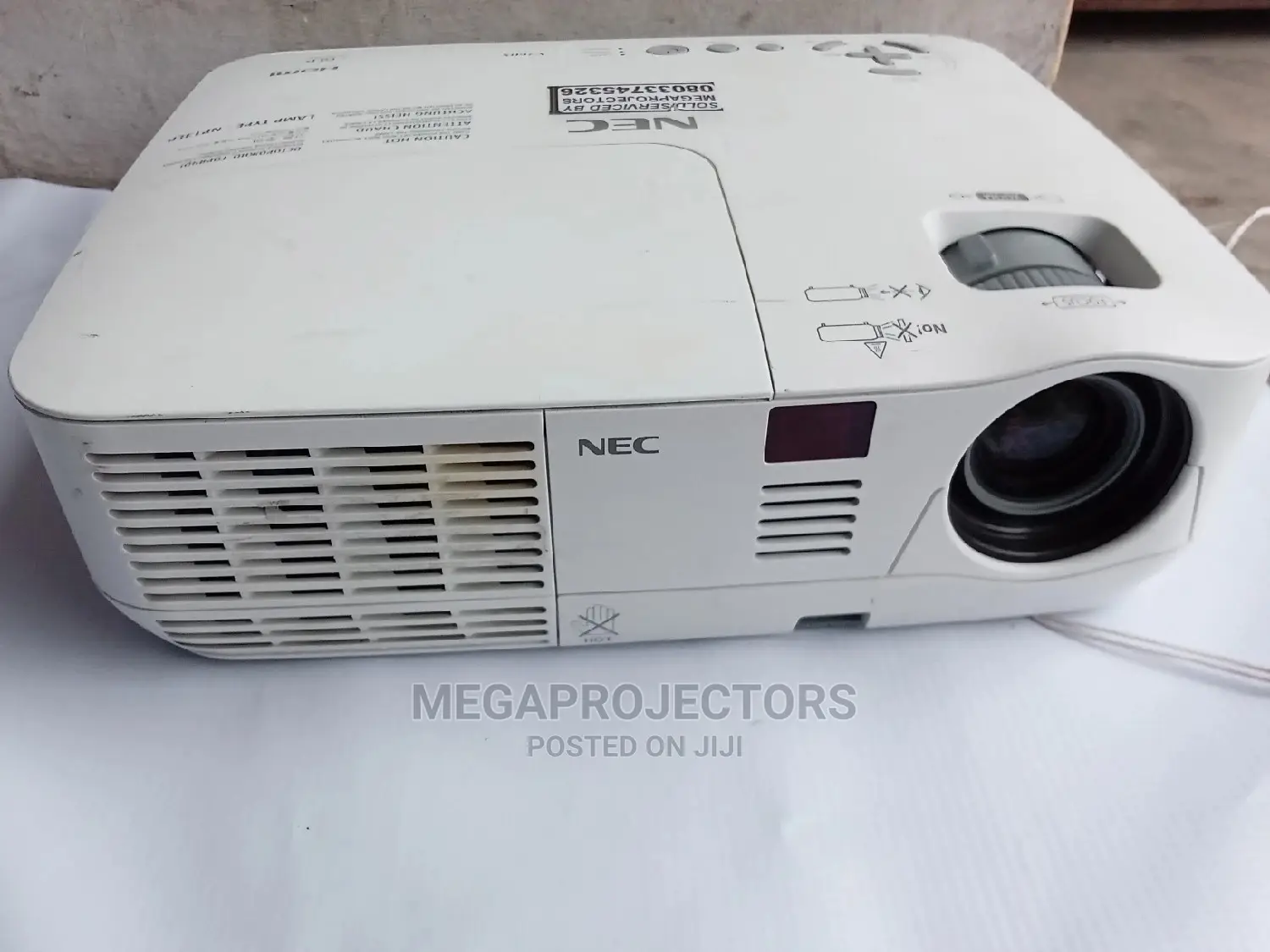 Cool and Neat Easy to Use Nec Projector Affordable Price