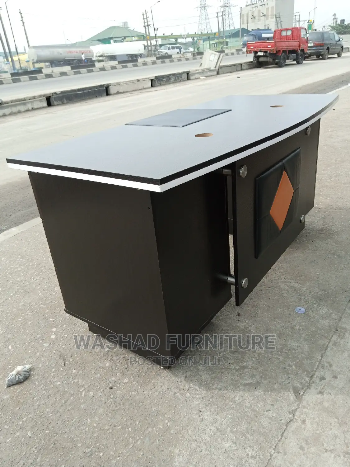 Executive Office Table With Mouse Pad