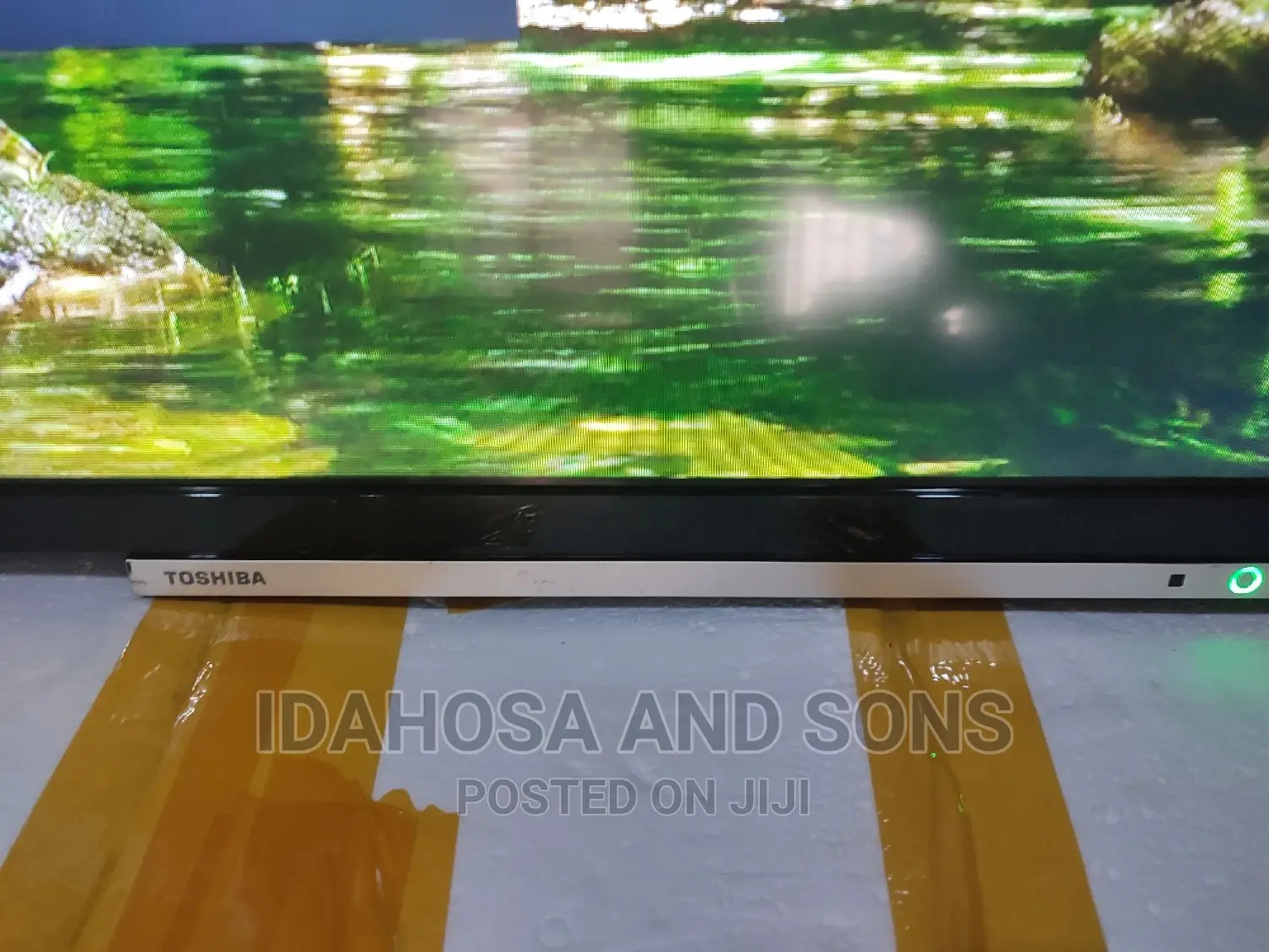 UK Used 32inch Toshiba Smart Satellite Internet,Bluetooth Tv
