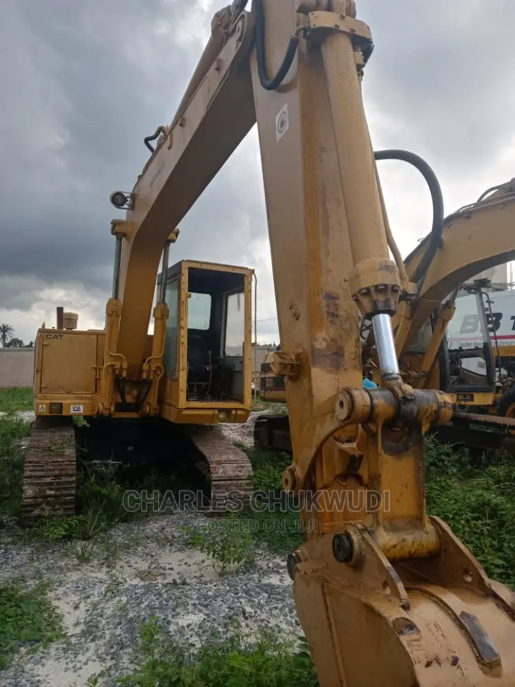 215b Excavator Single Pump