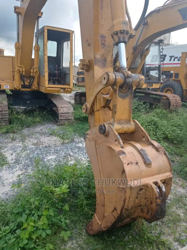 215b Excavator Single Pump