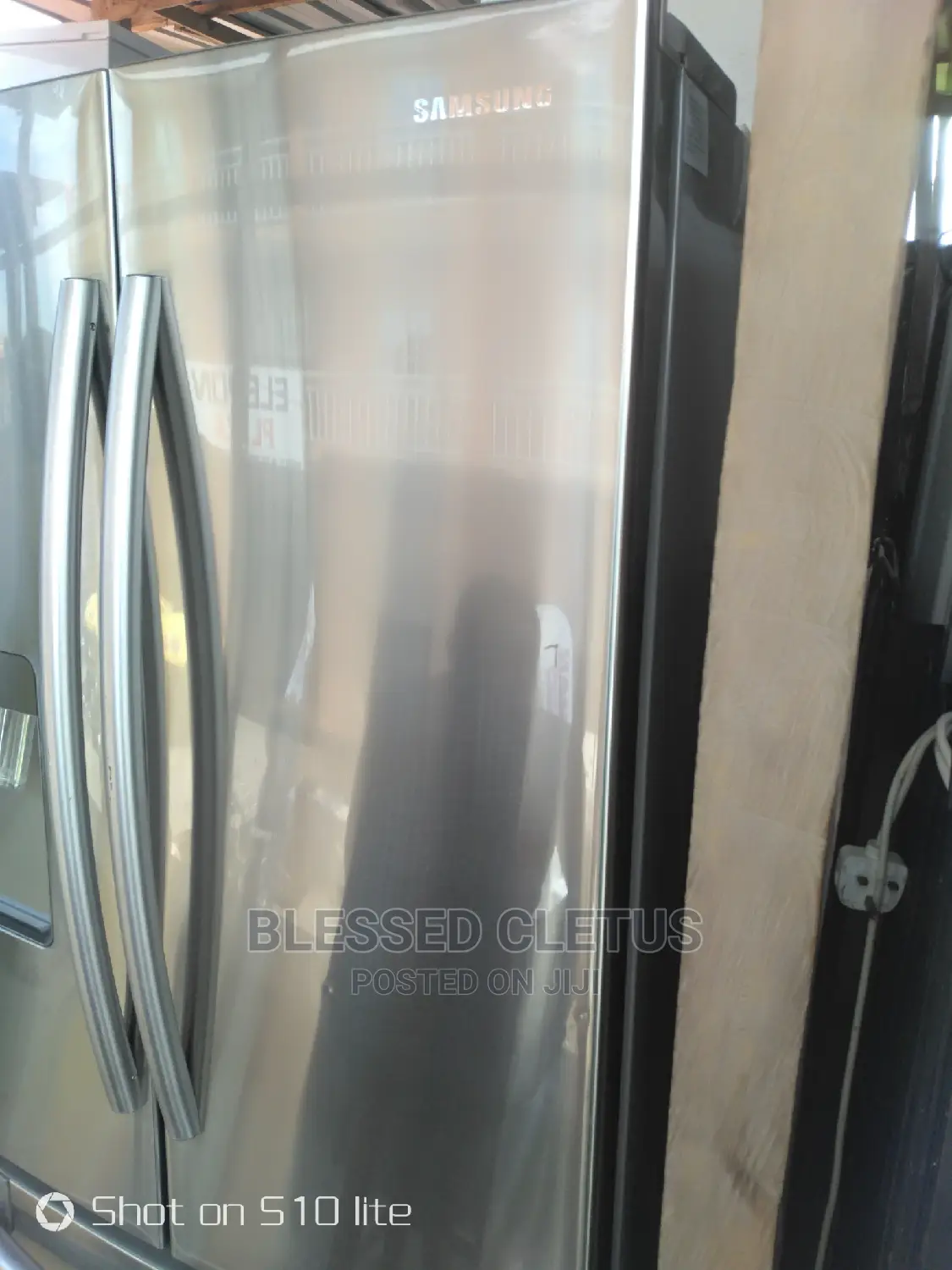 Clean Samsung Side by Side Fridge +Ice Water Dispenser