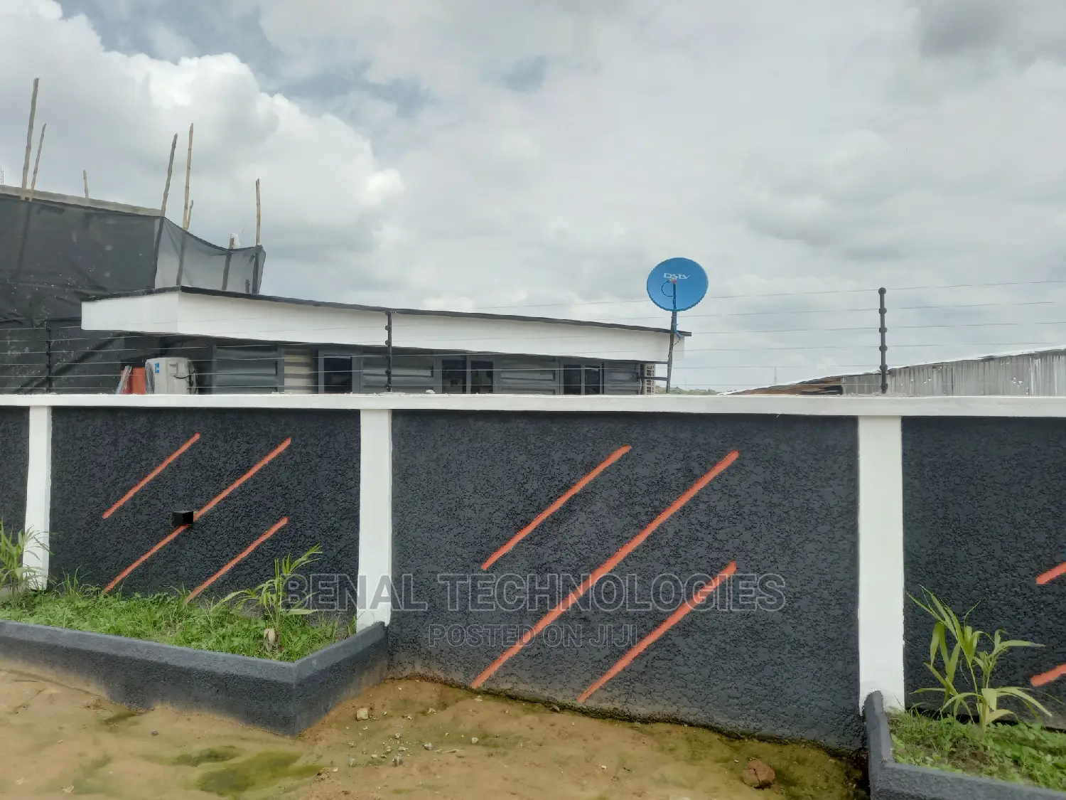 Benal High Quality Electric Fence in Edo With Backup Battery