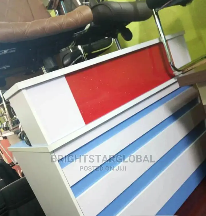 Well Design Receiption Office Table