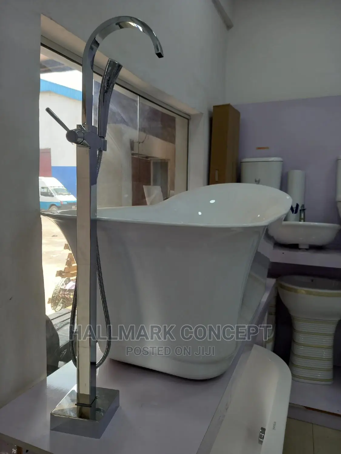 Luxury Bath Tub With Stand Alone Mixer.