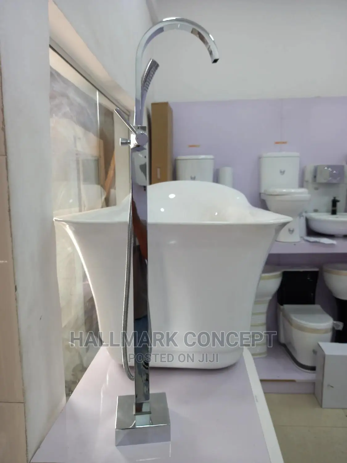 Luxury Bath Tub With Stand Alone Mixer.