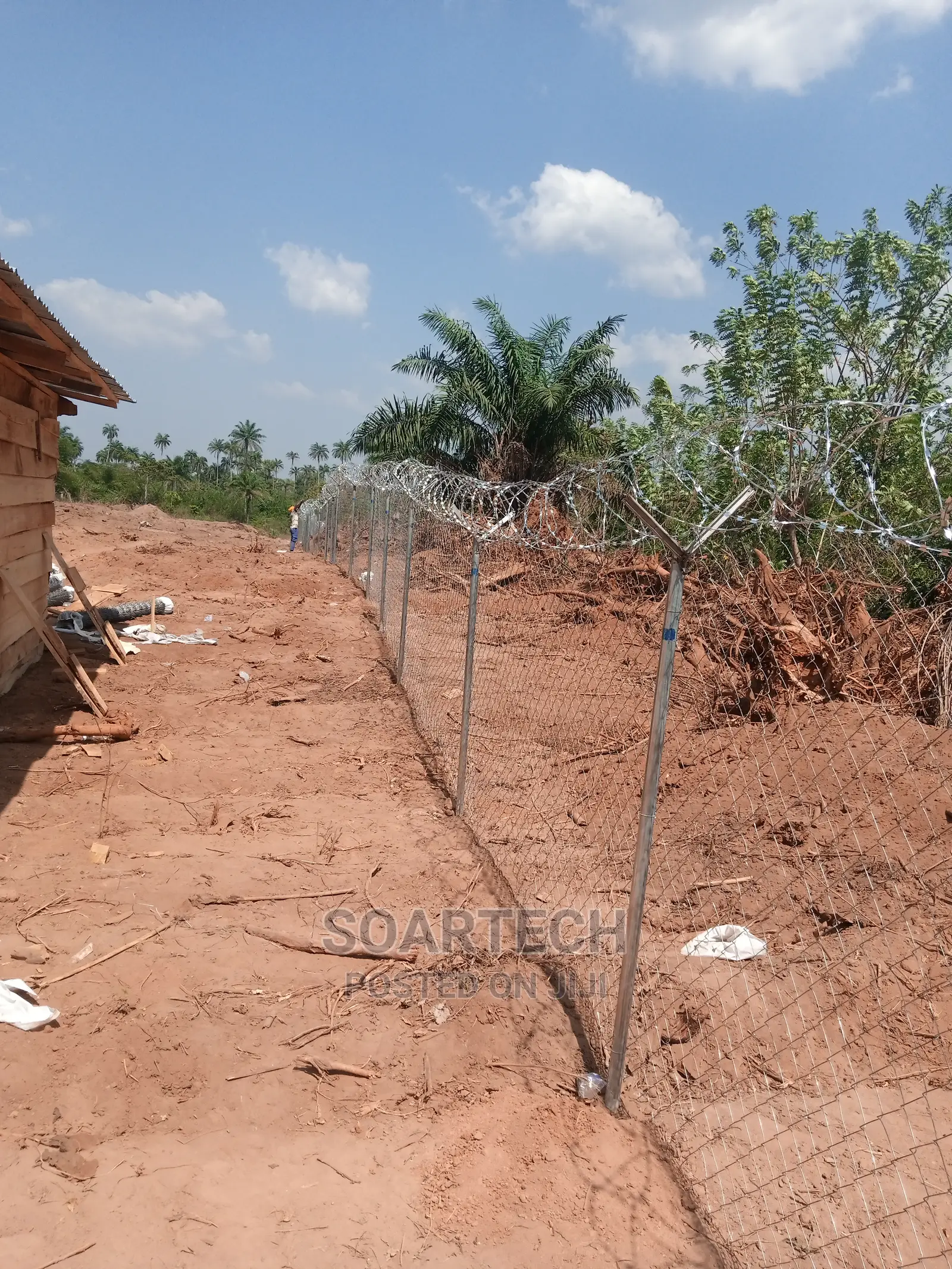 Chain Link Fencing With Barb Wire for Farm