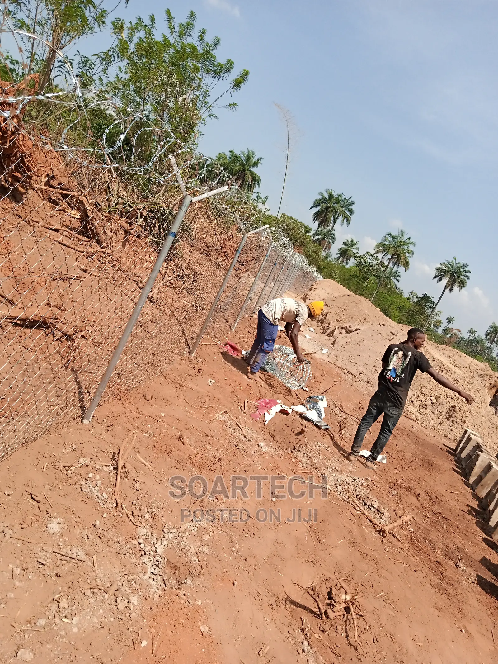 Chain Link Fencing With Barb Wire for Farm
