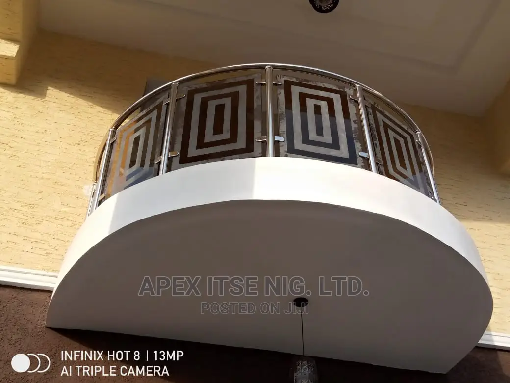 Circular Tinted Glass With Border Line