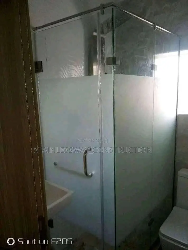 Shower Cubicle With Inch Door
