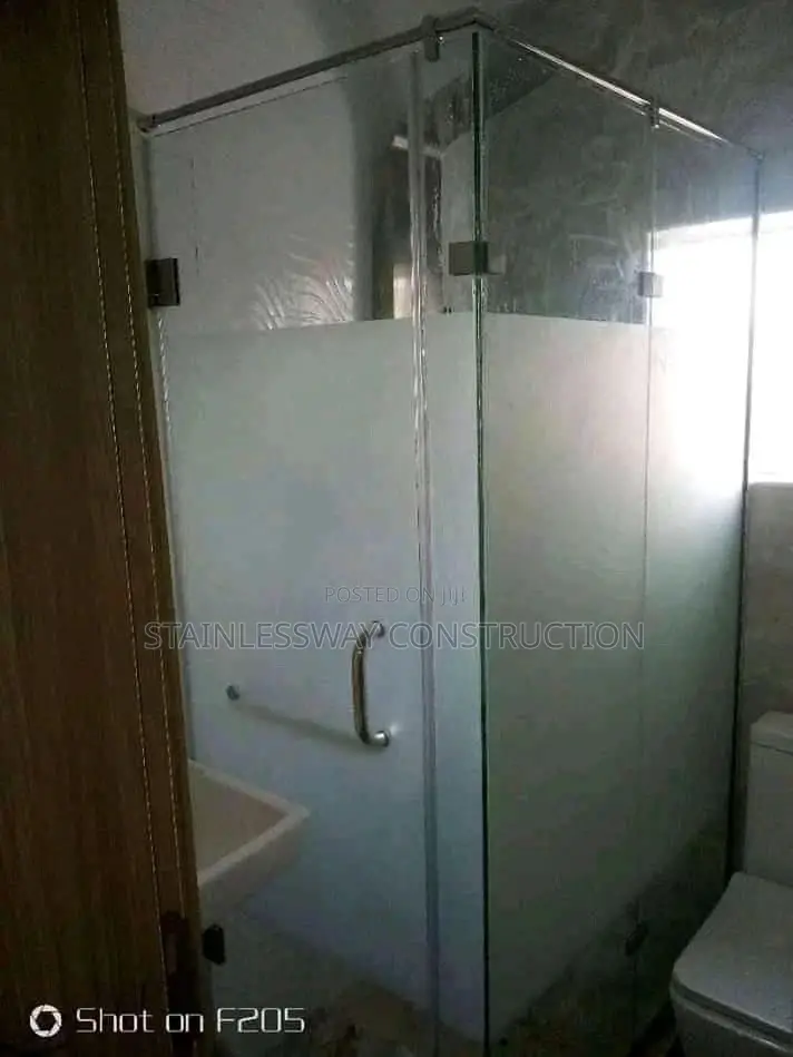 Shower Cubicle With Inch Door