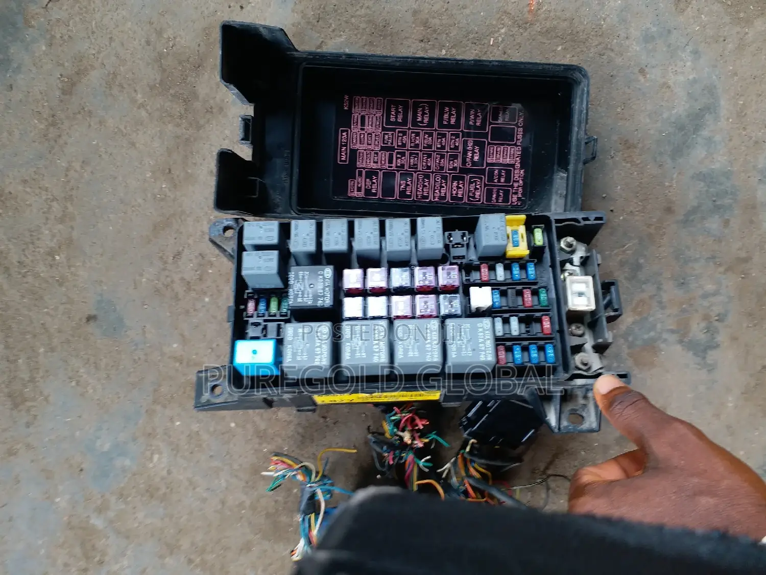 Fuse Box for Kia Sedona 04